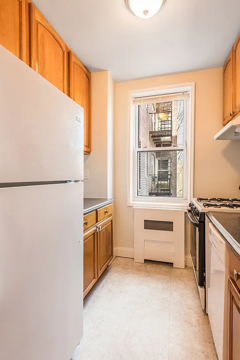 2 bed, 1004 sqft, $3,350 — Photo 2