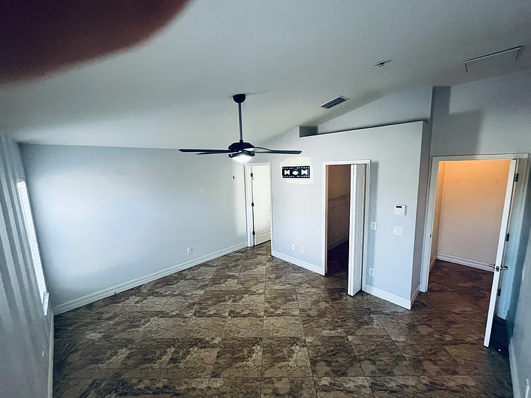 Master. Pre mounted wall tv stand. 
Spacious walk-in closet.