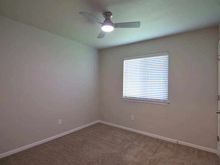 1250 Lakeway Crossing Dr — Photo 15