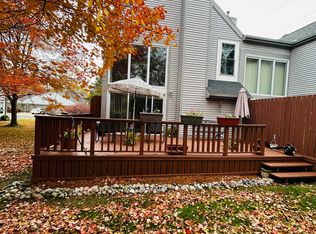 1924 Lourdes Ct, Lansing, MI 48910