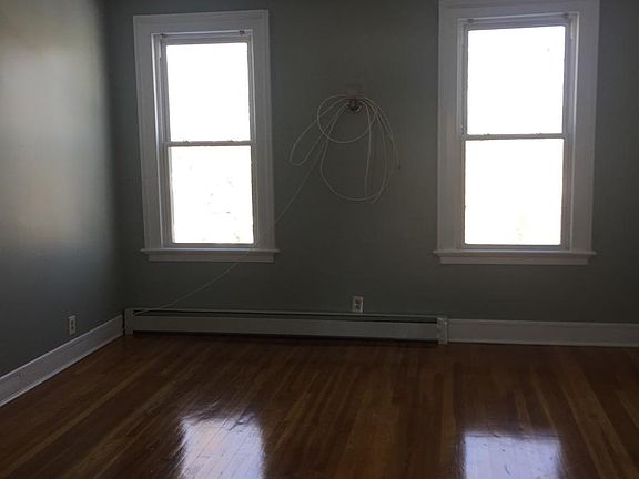 2nd image of 5 Fairmont Pl #5