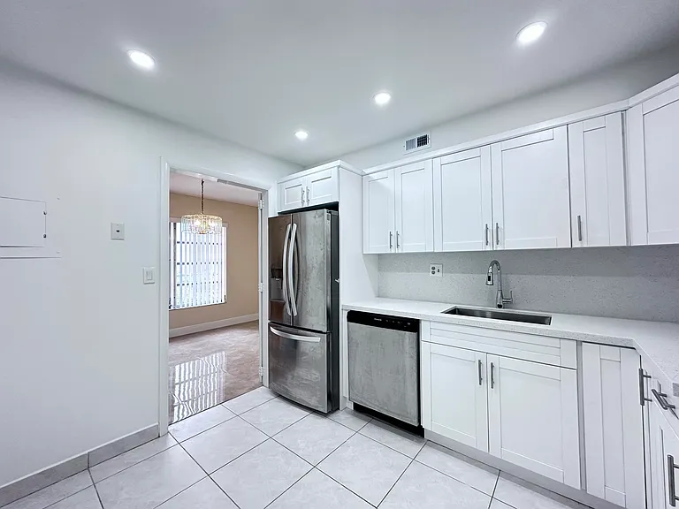 10777 W Sample Rd #714 — Photo 3
