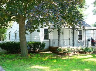 1069 E Forteen Mile Rd, Clawson, MI 48017