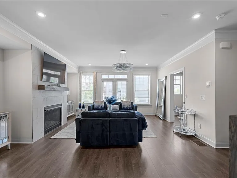 2042 Violet Ln — Photo 26