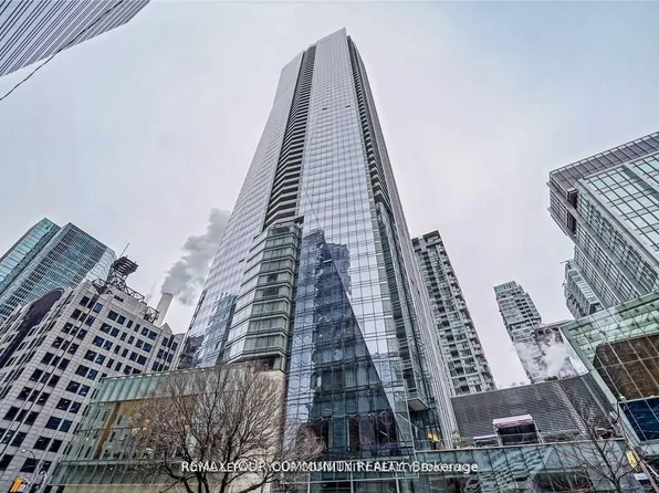 180 University Ave #5207, Toronto, ON M5H 0A2
