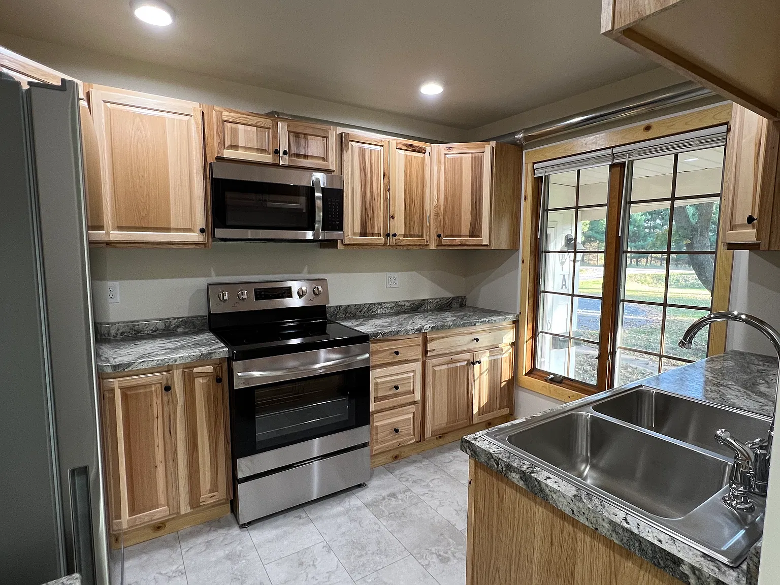 3 bed, $2,100 — Photo 4