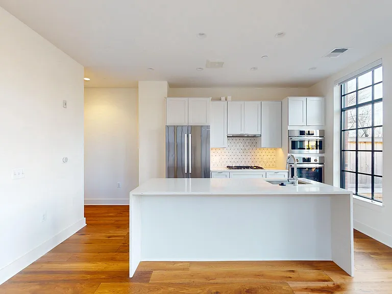 1312 King St #207 — Photo 6