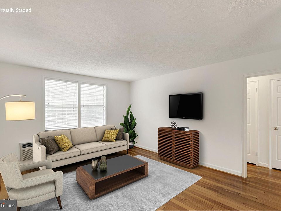 1st image of 204 N George Mason Dr APT 2