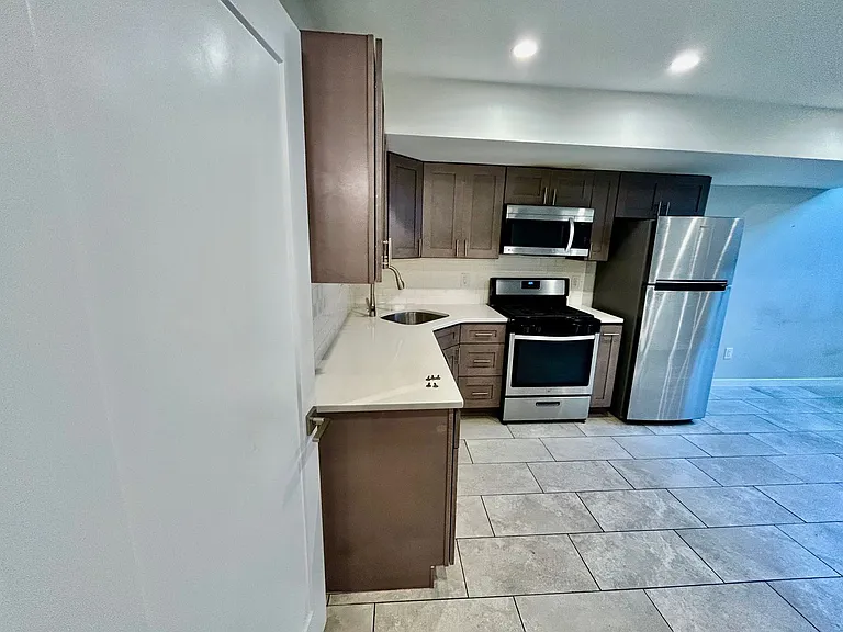 4811 Walnut St — Photo 2