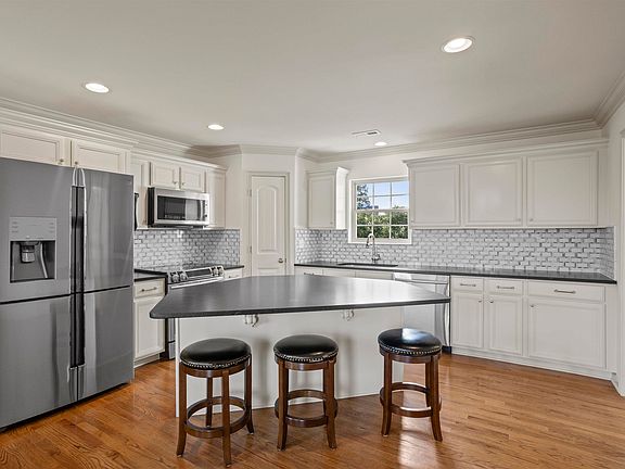 5th image of 202 S Memminger St