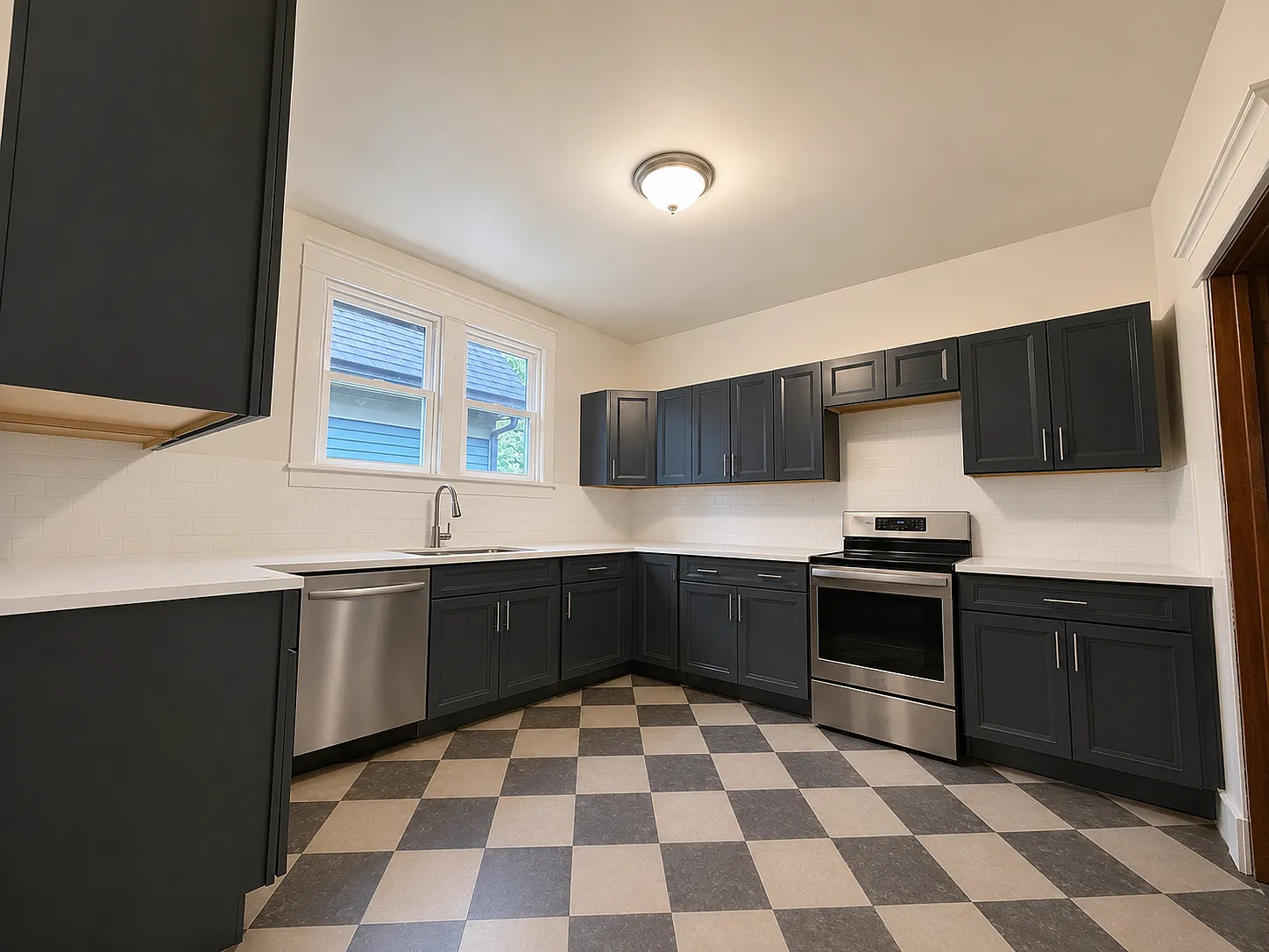 3 bed, 1200 sqft, $1,750 — Photo 4