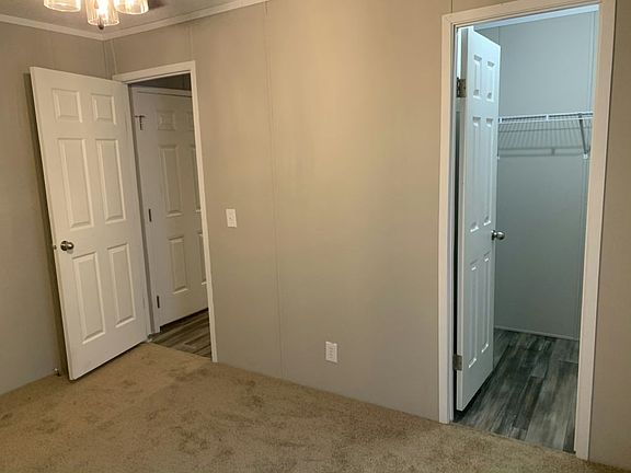 5th image of 372 Linda Ln