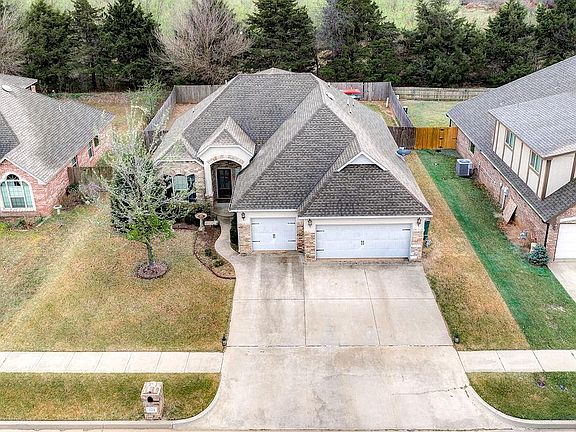 2nd image of 324 SW 175th Ter