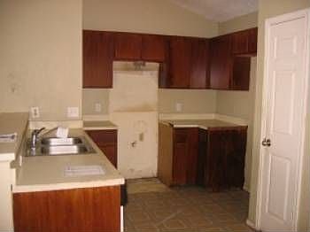 4th image of 1412 E Logan St