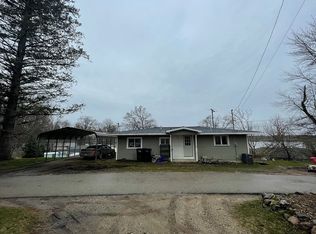 8901 Lenhards Lndg, Clarksville, MI 48815