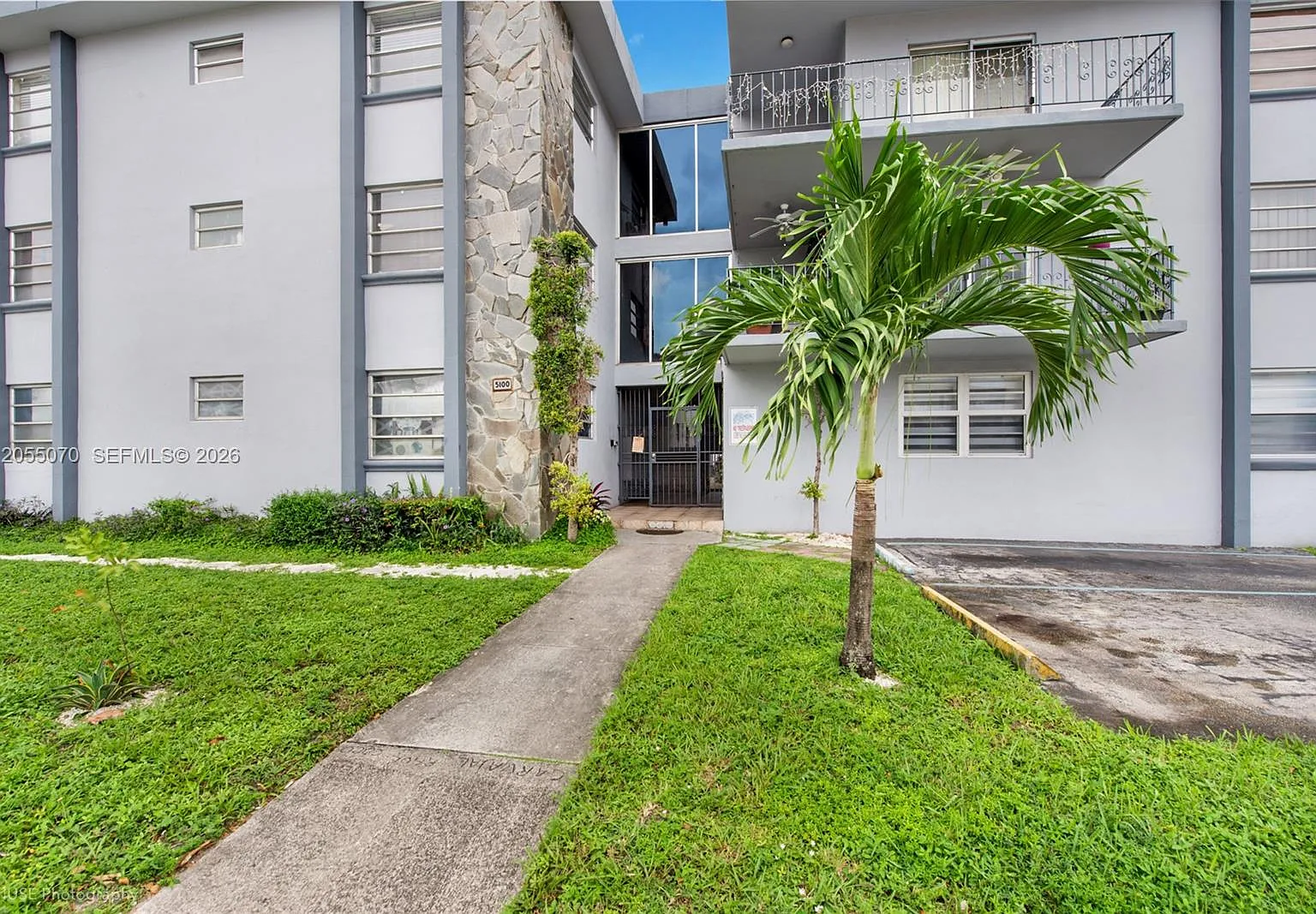 Rosales Condo — Photo 4