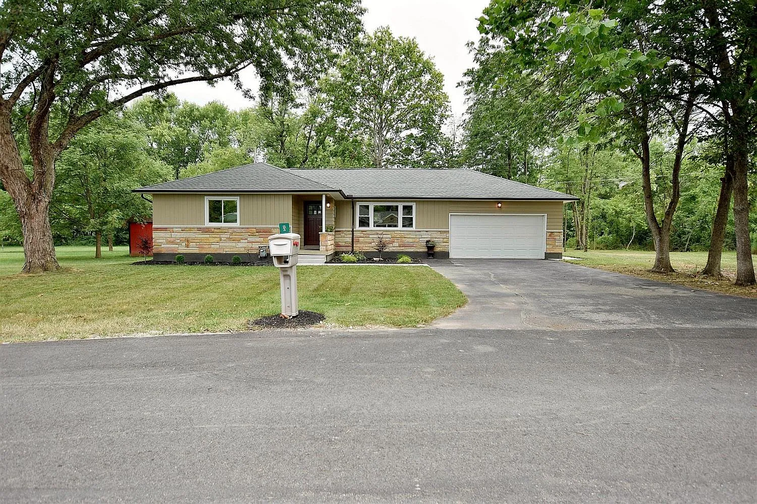 52 Hale Ave photo 1