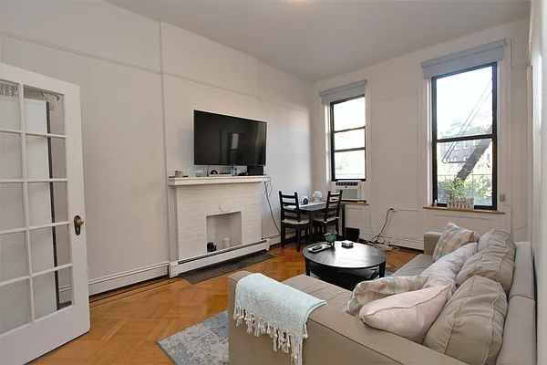 Rented by R New York | media 21