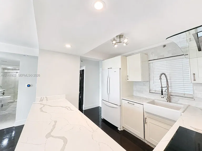 1700 NW North River Dr #805 — Photo 4