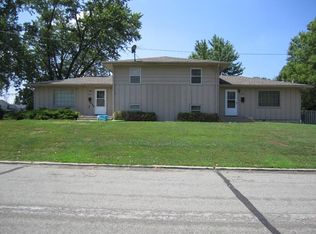 2913 Belle Haven Dr, Lawrence, KS 66046