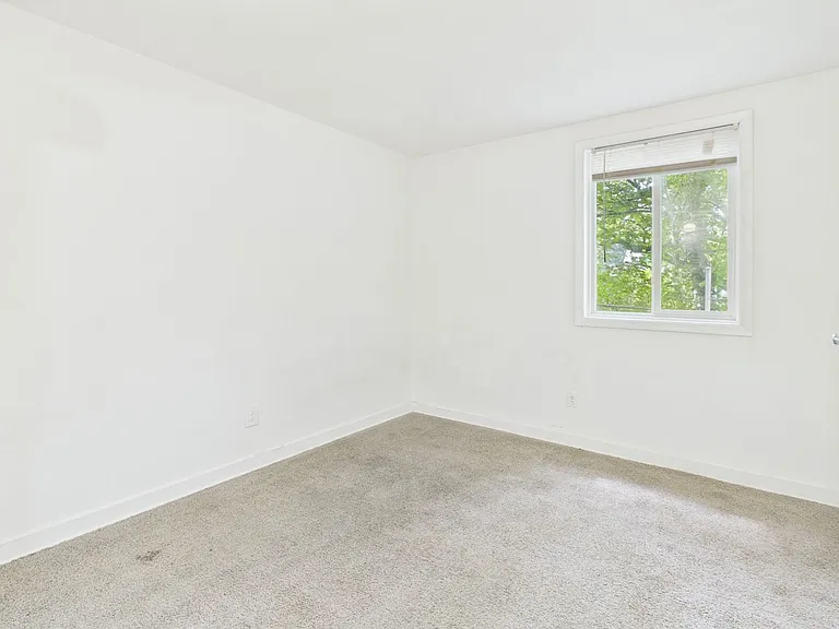Forest Square Apartments — Photo 31