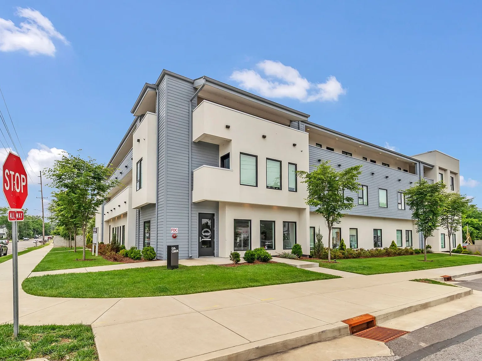 Clay Street Commons — Photo 1