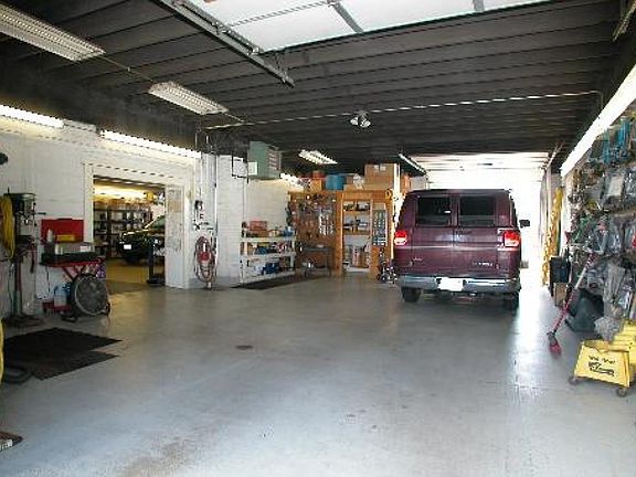 5th image of 3051 W 87th St