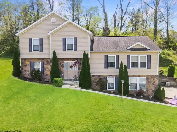 1916 Constitution Dr, Fairmont, WV 26554