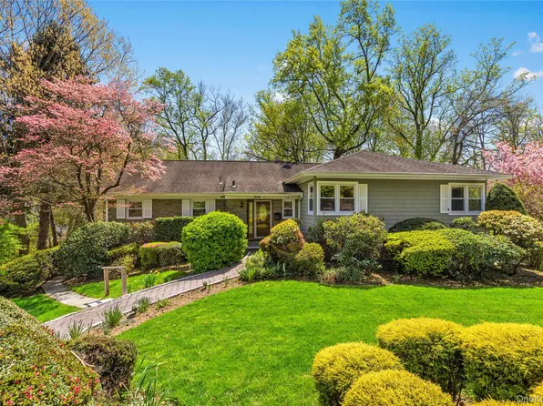 30 Claudet Way, Eastchester, NY 10709