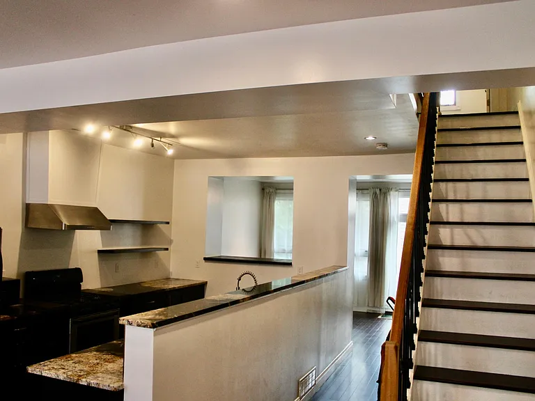 221 Jacksonia St — Photo 2