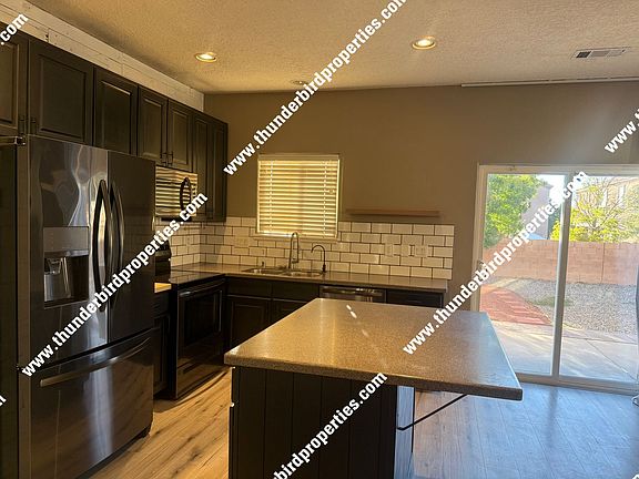 5th image of 2613 Violeta Cir SE