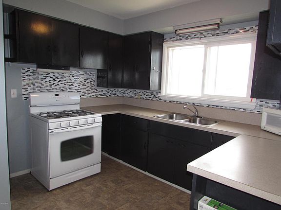 3rd image of 1109 3rd Ave NW