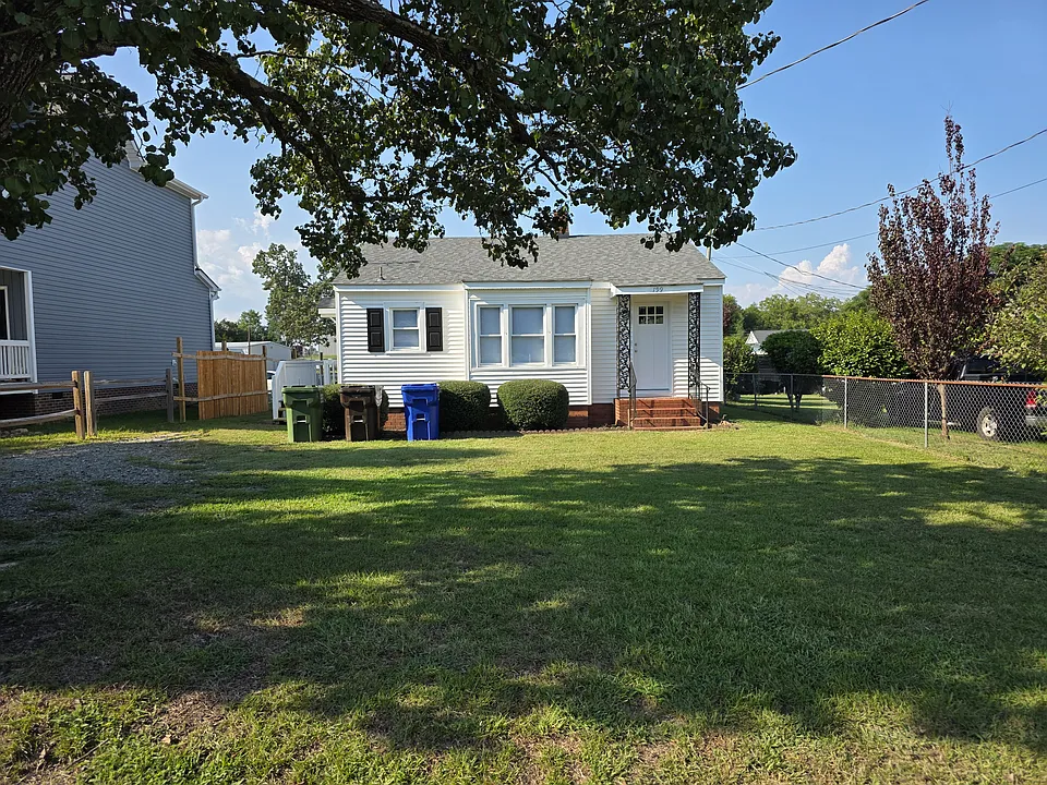 199 E Main St