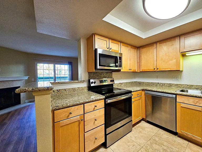 Citrus Court Apartments — Photo 74