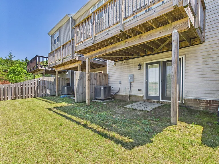 1405 Kerr Dr — Photo 40