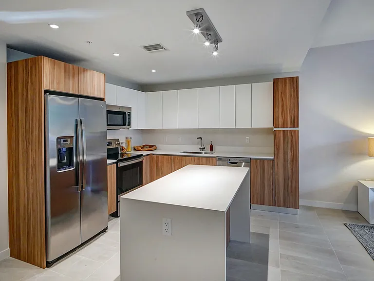EON Squared* — Photo 1