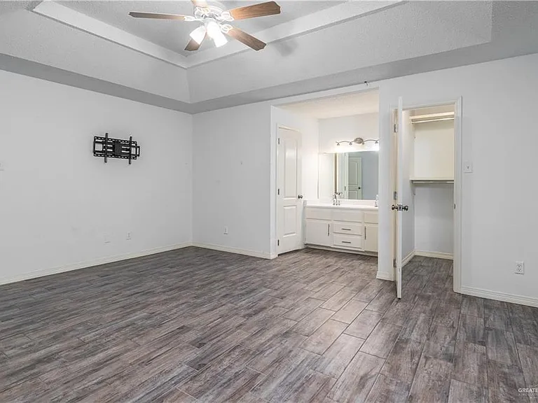 1709 Calle Tulipan — Photo 9