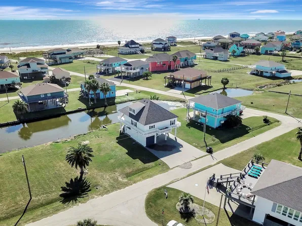 2570 Tide Dr, Crystal Beach, TX 77650