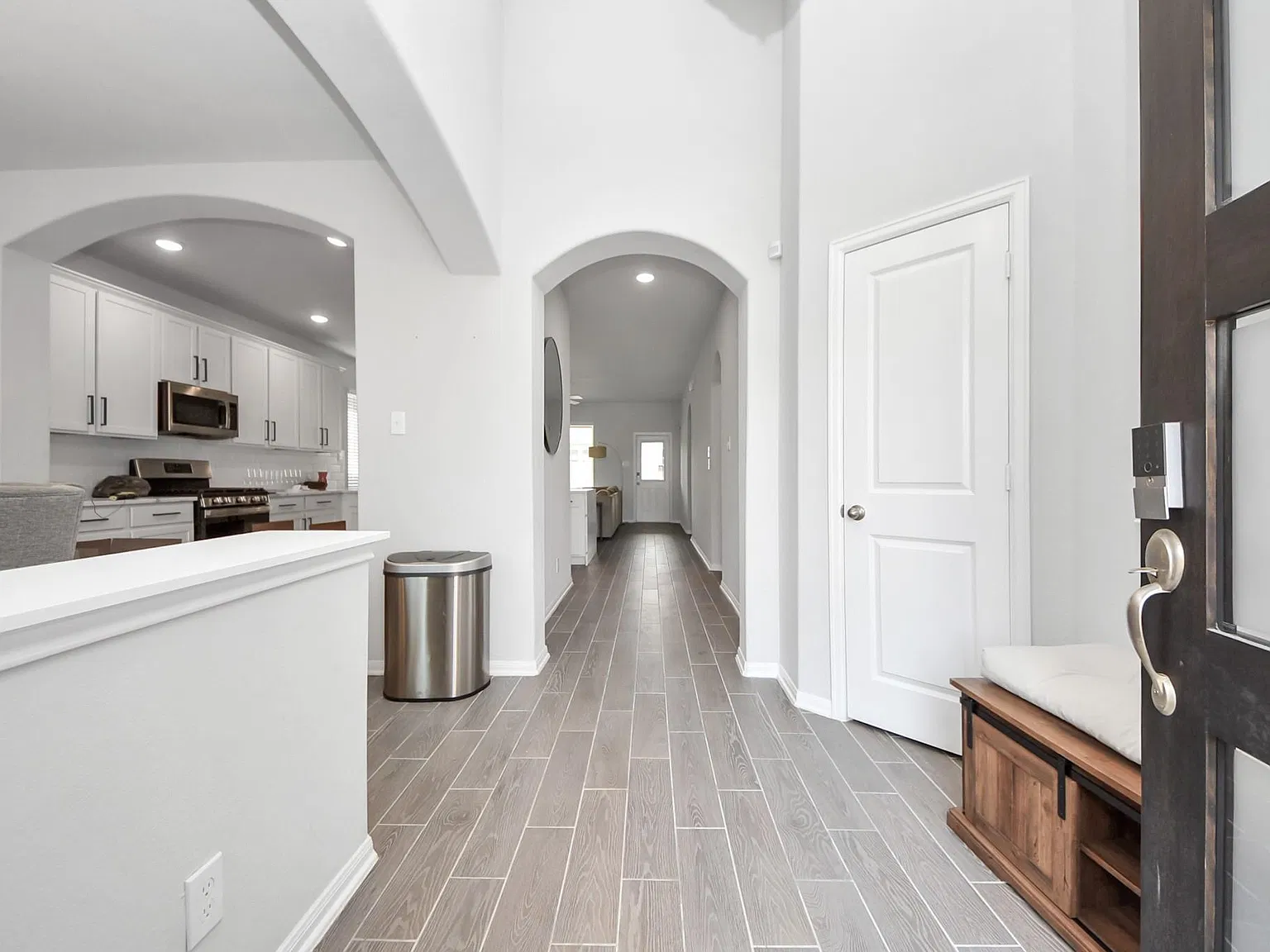 3 bed, 2.0 bath, 1726 sqft, $2,690 — Photo 3