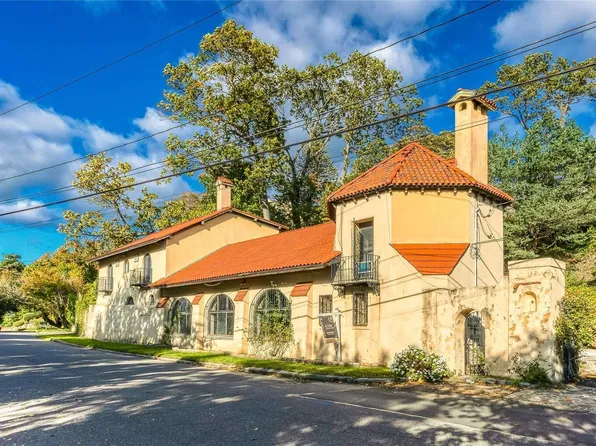 86 E Shore Road, Huntington, NY 11743