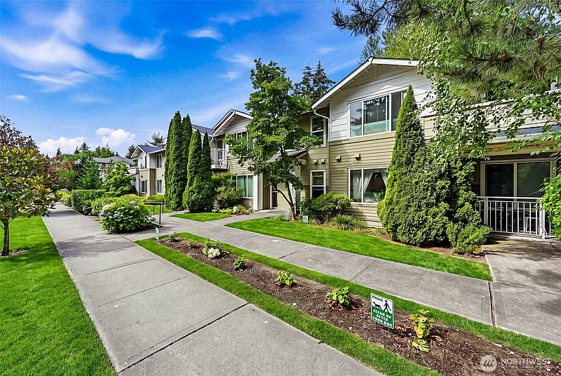 2nd image of 10931 124th Avenue NE #206