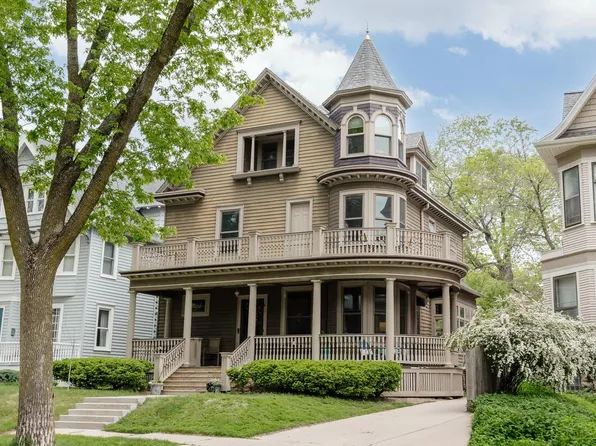 2710 North Hackett AVENUE, Milwaukee, WI 53211
