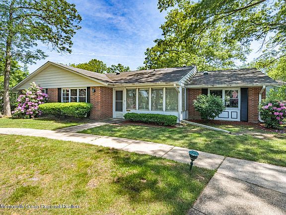 5th image of 1B Buckingham Dr