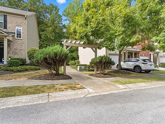 3rd image of 3311 Thornbridge Dr