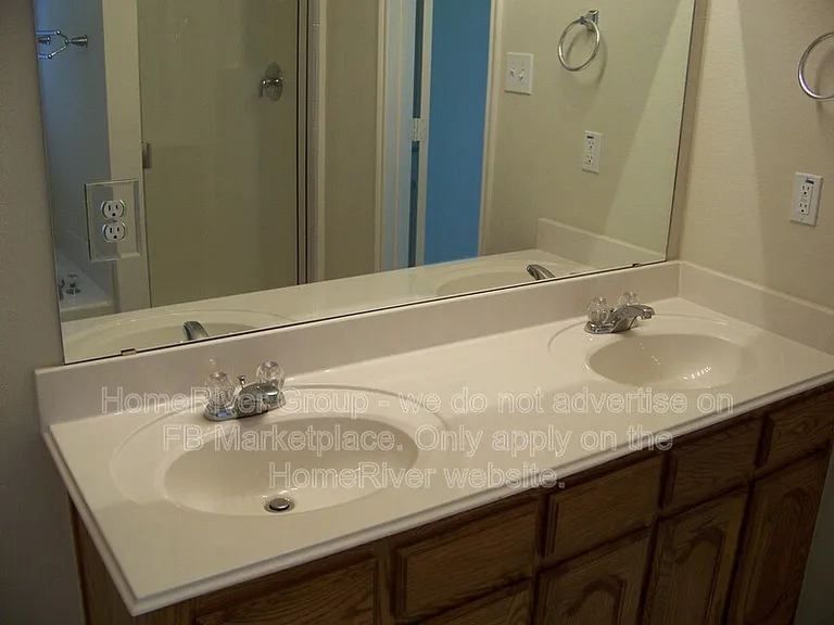 2215 Overton Dr — Photo 7