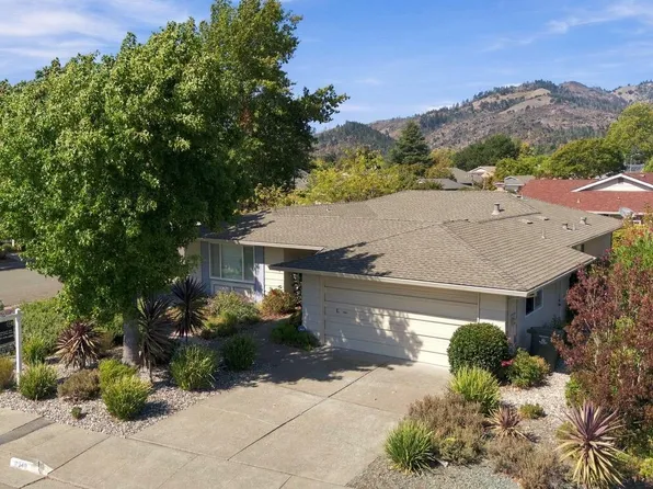 8940 Oakmont Drive, Santa Rosa, CA 95409