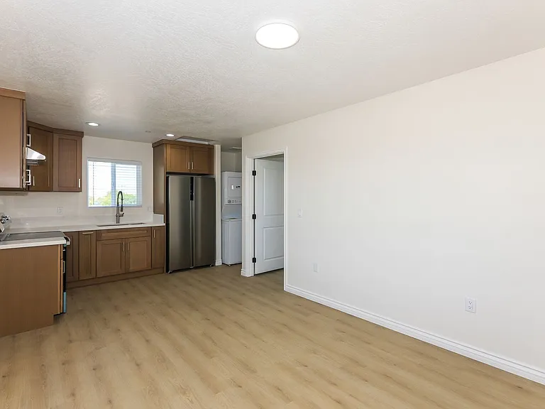 Spacious 3BR/2BA Home with Open Floor Plan, Garage & Washer/Dryer — Photo 32