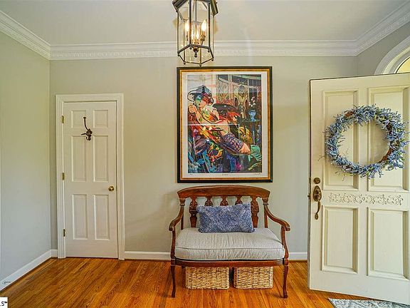 4th image of 10 Glenbriar Ct