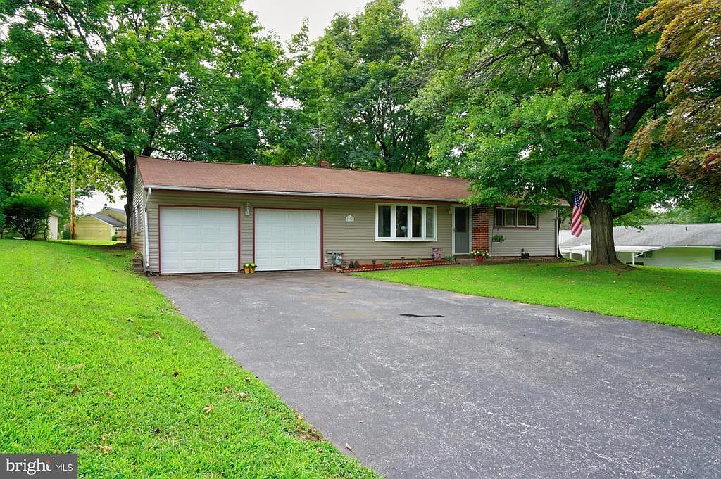 976 Betzwood Dr photo 1