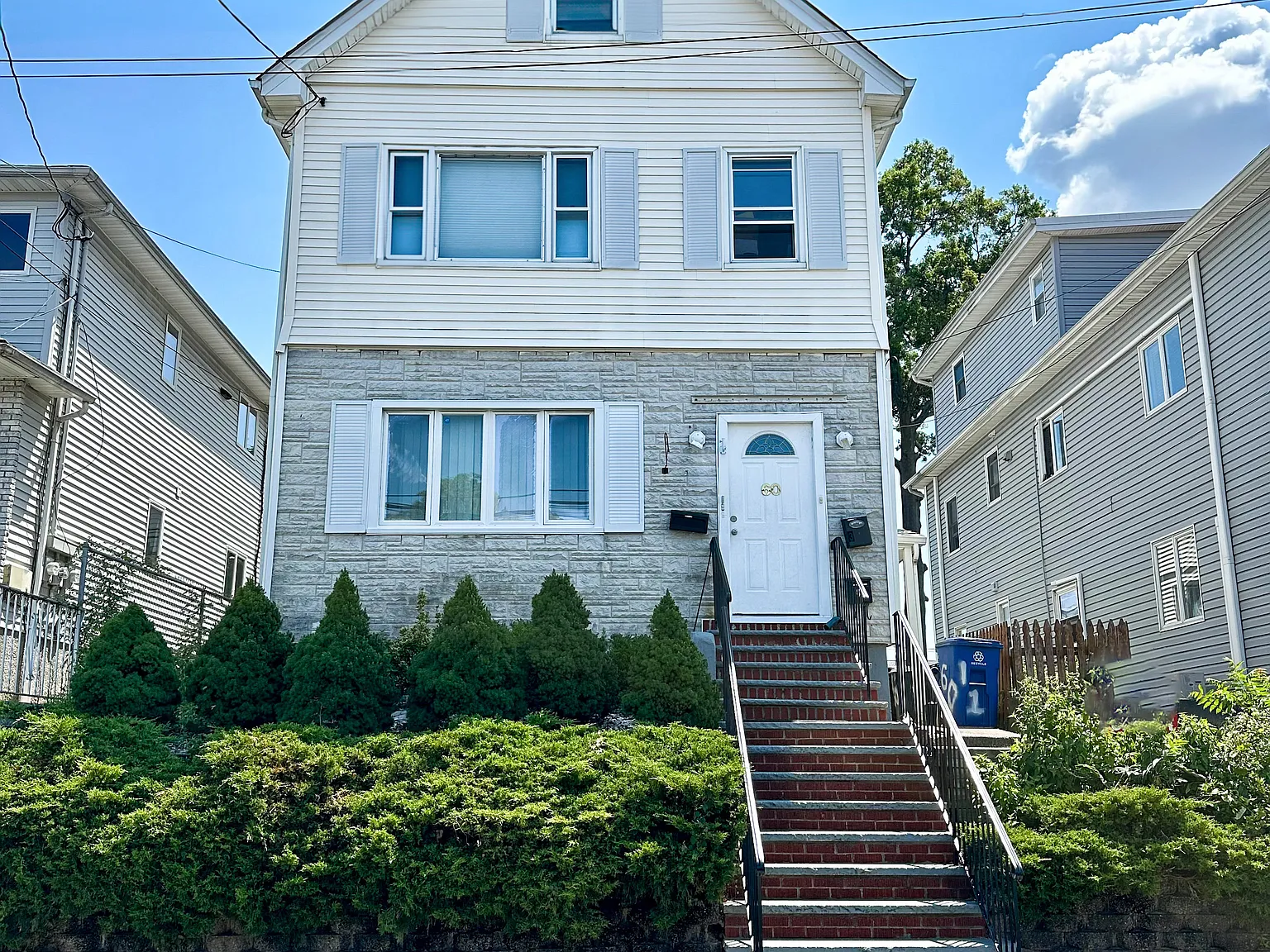 2 bed, 600 sqft, $2,025 — Photo 2